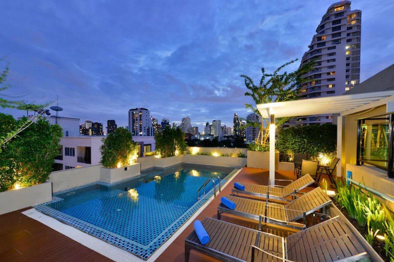 Ten Ekamai Suites By Aspira - Sha Certified Bangkok Exteriör bild